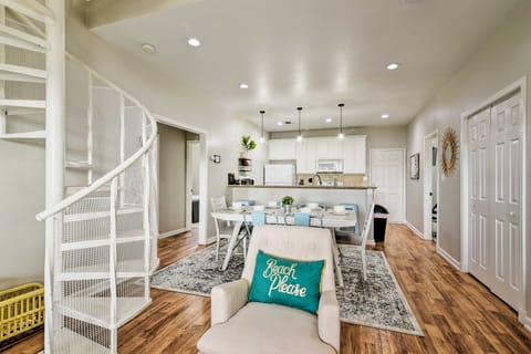 Pool, Marina & More! Family Home in Terramar Beach House in Galveston Island