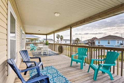 Pool, Marina & More! Family Home in Terramar Beach House in Galveston Island