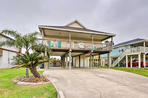 Pool, Marina & More! Family Home in Terramar Beach House in Galveston Island