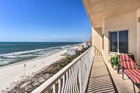 Gulf Views & Pool Access: Coral Reef Resort Condo Apartment in Lower Grand Lagoon
