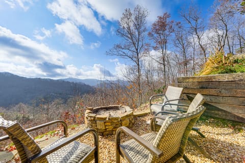 Elevated Cabin Bordering Smoky Mountain Nat'l Park House in Swain County