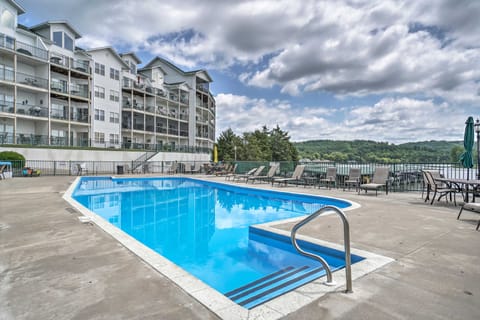 2 Pools! Group-Friendly Unit on Lake of the Ozarks Apartment in Ozark Mountains
