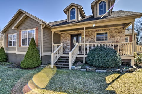 Private Family Home w/ Deck, Porch + Forest Views! House in Deep Creek Lake