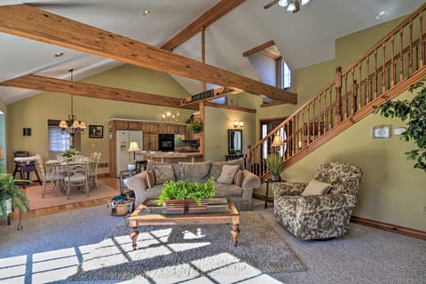 Private Family Home w/ Deck, Porch + Forest Views! House in Deep Creek Lake