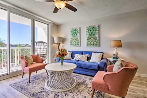 Snowbird's Retreat: Walkable Destin Condo w/ View! Apartment in Destin