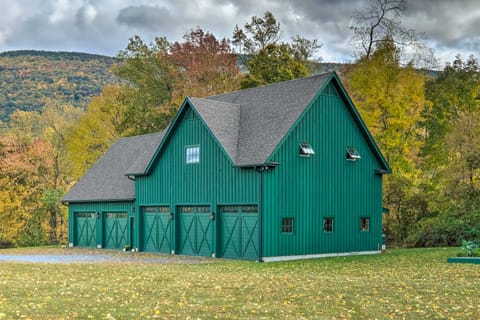 Luxe 'Green Barn' Near Skiing w/ Mt Equinox Views! Apartment in Vermont