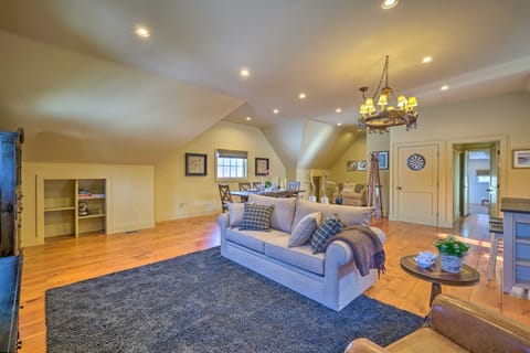 Luxe 'Green Barn' Near Skiing w/ Mt Equinox Views! Apartment in Vermont