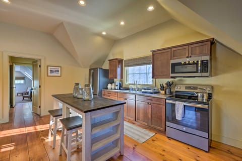 Luxe 'Green Barn' Near Skiing w/ Mt Equinox Views! Apartment in Vermont