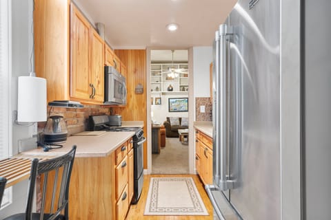 Walk to Water St & River: Quaint Saugatuck Apt Apartment in Saugatuck