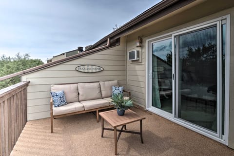 Lakefront Resort Living: Pool, Golf, Tennis & More Apartment in Point Venture