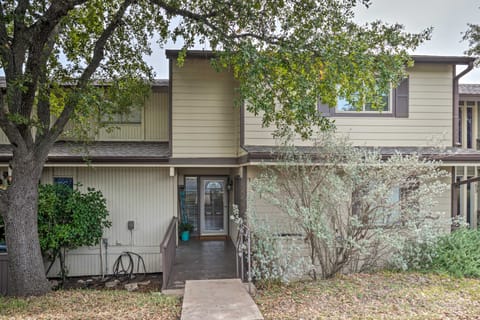 Lakefront Resort Living: Pool, Golf, Tennis & More Apartment in Point Venture