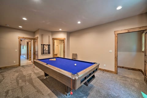 Outdoor Adventure Hub ~ 20 Miles to Yellowstone! House in Idaho