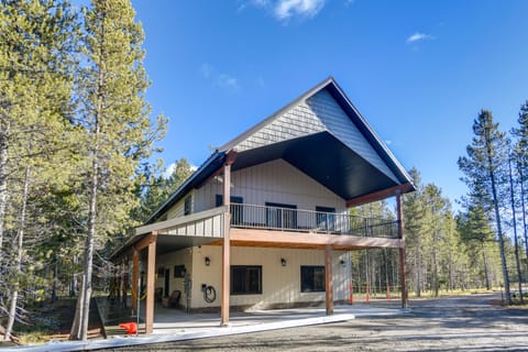 Outdoor Adventure Hub ~ 20 Miles to Yellowstone! House in Idaho