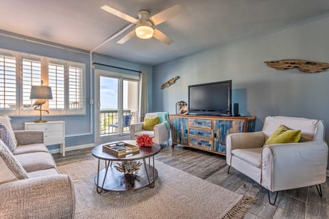 PCB Beachfront 'Coastal Abode' at Pinnacle Port! Apartment in Sunnyside