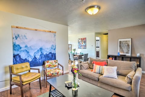 Vibrant ABQ Adobe Den: Mtn Views, Walk to Park! House in Albuquerque