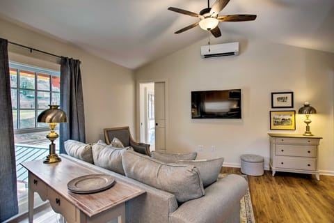 Walk to Dining: Saluda Main Street Retreat! Apartment in Saluda