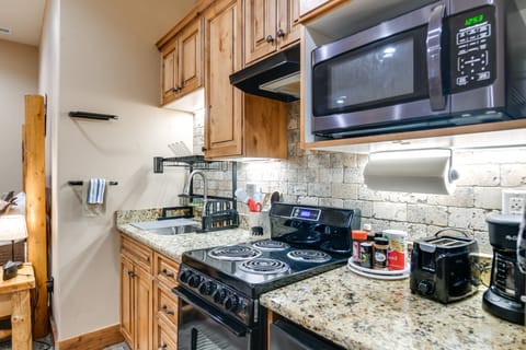 Adventurer's Studio ~ 20 Mi to West Yellowstone! House in Idaho