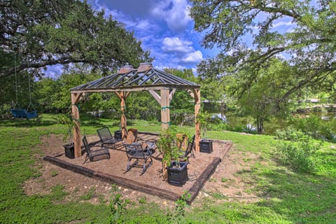 Downtown Boerne Home on Cibolo Creek w/ Fire Pit House in Boerne