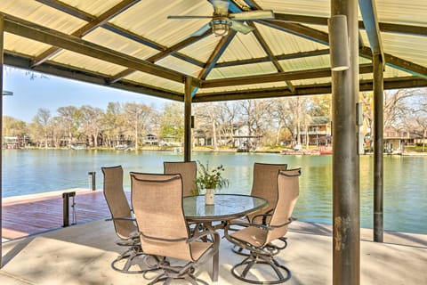 Spacious Lake Placid Retreat w/ Gorgeous Views! House in Seguin