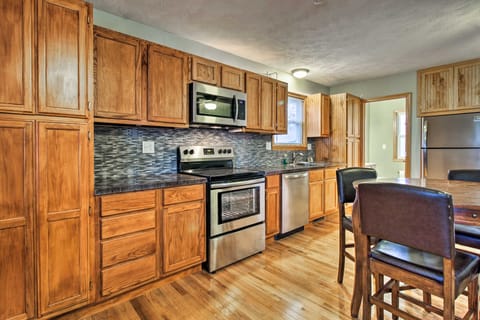 Stockton Lake Escape w/ Kitchen, Half Mile to Lake Apartment in Ozark Mountains