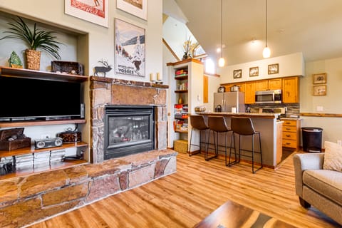 Walk to Shuttle, Lift & Main St! Breck Ski Base Apartment in Breckenridge