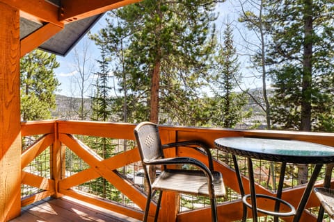 Walk to Shuttle, Lift & Main St! Breck Ski Base Apartment in Breckenridge