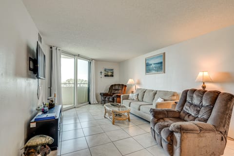 Balcony & Resort Amenities: Gulf Coast Escape! Apartment in Hudson