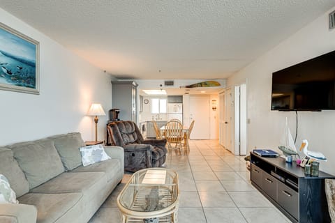 Balcony & Resort Amenities: Gulf Coast Escape! Apartment in Hudson