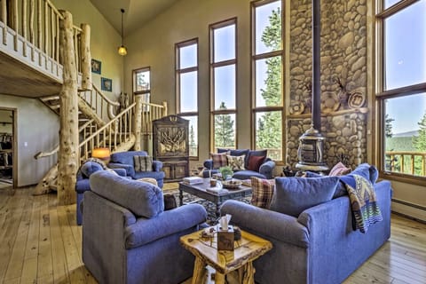 Spacious Fairplay Retreat w/ Hot Tub & Fire Pit! House in Park County