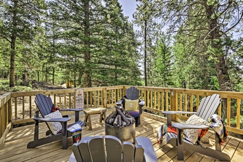 Spacious Fairplay Retreat w/ Hot Tub & Fire Pit! House in Park County