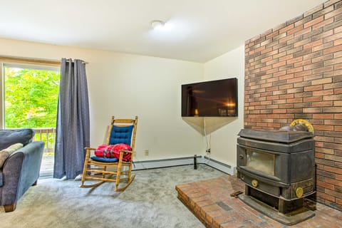 Pet-Friendly Gilford Home: 3 Mi to Gunstock & Lake House in Gilford