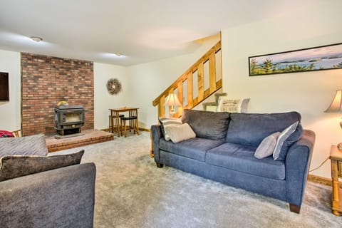 Pet-Friendly Gilford Home: 3 Mi to Gunstock & Lake House in Gilford