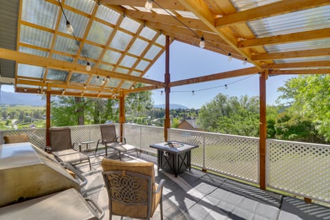 Eureka Getaway w/ Hot Tub & Mountain Views! House in Eureka