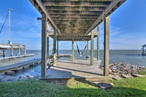 Bayfront Fishing Pier: Galveston Island Home! House in Hitchcock
