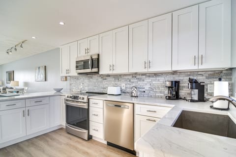 Balcony & Views: Sunny Indian Shores Condo! Apartment in Indian Shores