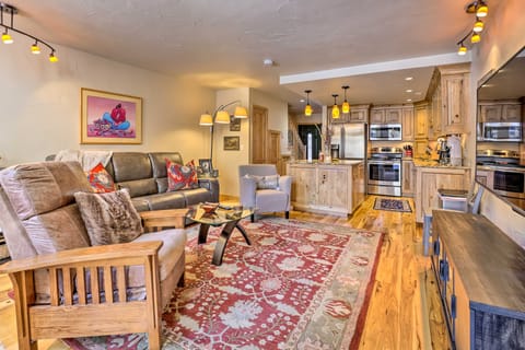 7 Mi to Ski: Waterfront Townhome in Frisco! Apartment in Frisco