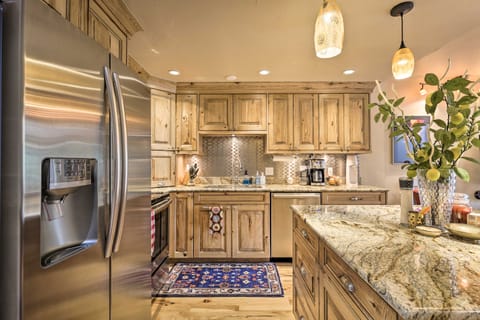 7 Mi to Ski: Waterfront Townhome in Frisco! Apartment in Frisco