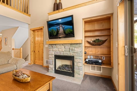 Gull Lake All-Season Getaway w/ Private Deck Apartment in Lake Shore