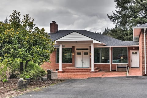 Charming Kelso Home w/ Proximity to Cowlitz River! House in Washington