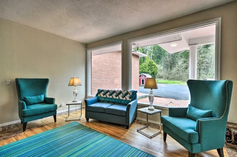 Charming Kelso Home w/ Proximity to Cowlitz River! House in Washington