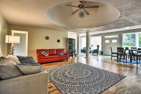 Charming Kelso Home w/ Proximity to Cowlitz River! House in Washington