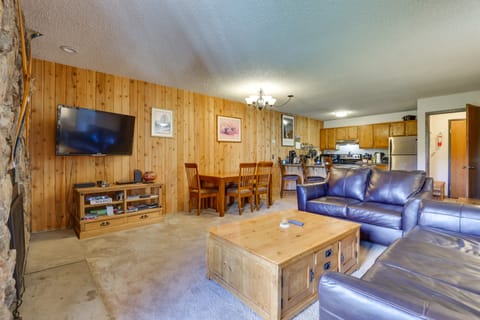 Mtn Condo w/ Ski Locker & Pools - 3 Mi to Resort! Apartment in Fraser