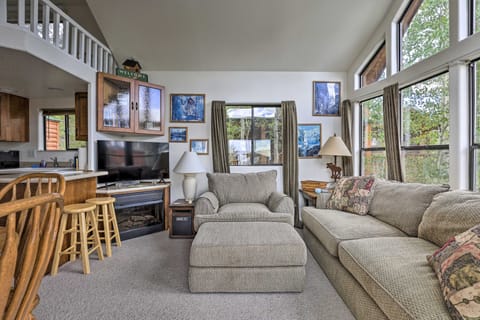 Bright Fairplay Cabin w/ Deck + All-Seasons Fun! House in Park County