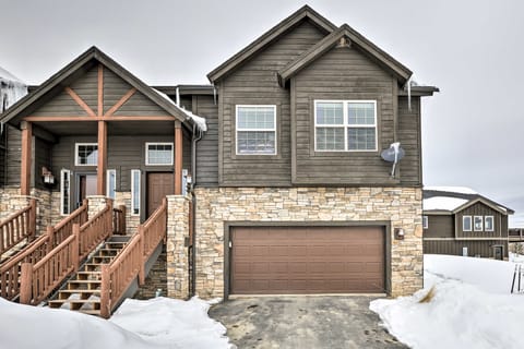 Luxe Rocky Mtn Retreat w/ Hot Tub - By Winter Park House in Tabernash