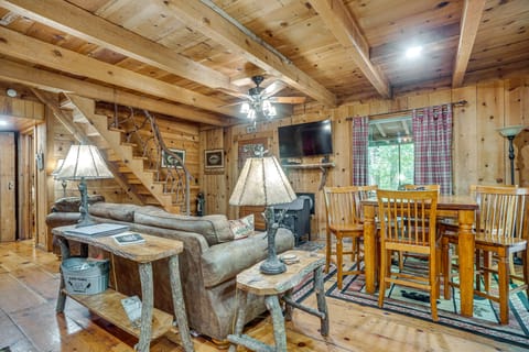 Helen Area Rustic Retreat ~ 5 Miles to Main Street House in White County