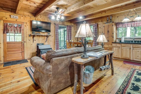 Helen Area Rustic Retreat ~ 5 Miles to Main Street House in White County