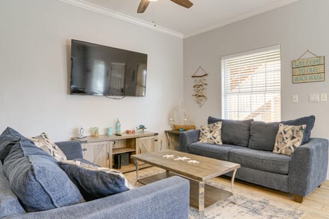 Island Retreat w/ Pool Access - 1 Block to Beach! Apartment in South Padre Island