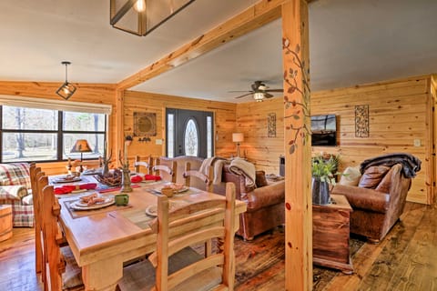 Serene Cabins w/ Decks & 8 Acres on Kiamichi River House in Oklahoma