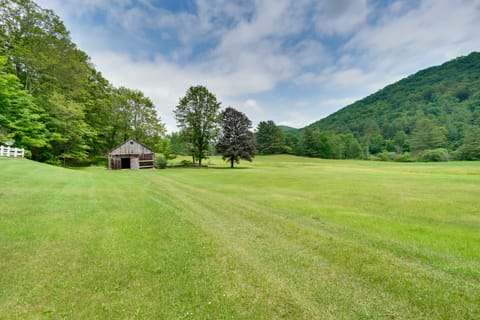 'Sky Parlor Farm' on 480 Acres w/ Fire Pit! House in Capital District, NY, USA