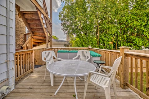 Family Apartment w/ Deck + Yard Near Northwestern Apartment in Evanston